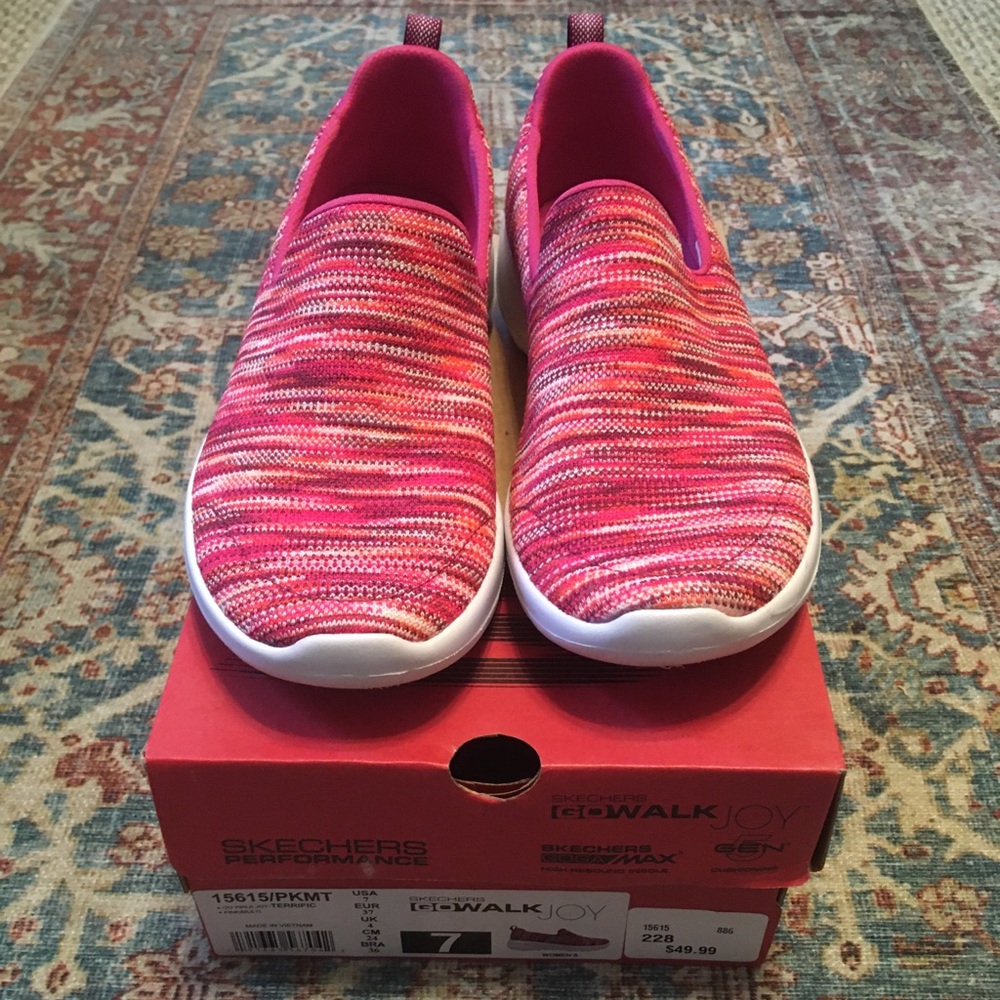 Sketchers GoGa Max Slide On Sneakers